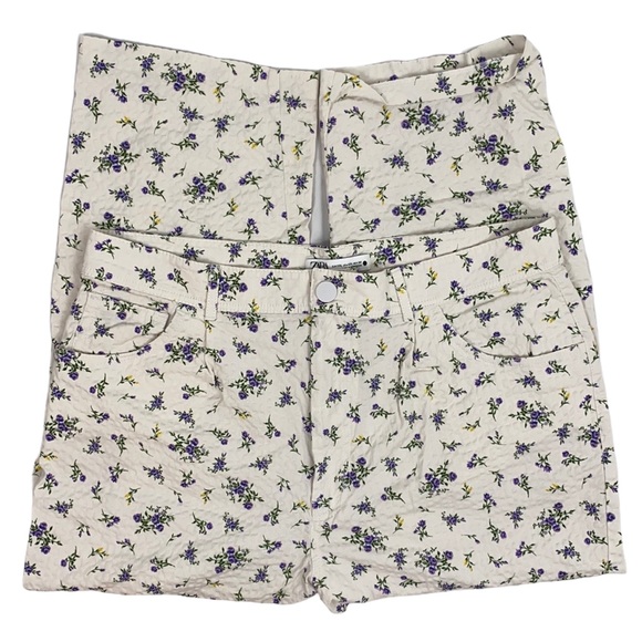 Zara Oyster White Floral Print Strap Back 4 Pocket Cropped Pants